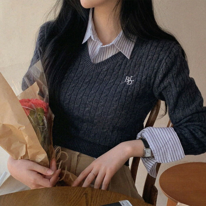 Beidelli(ベイデリ) ケーブルVネック長袖ニット