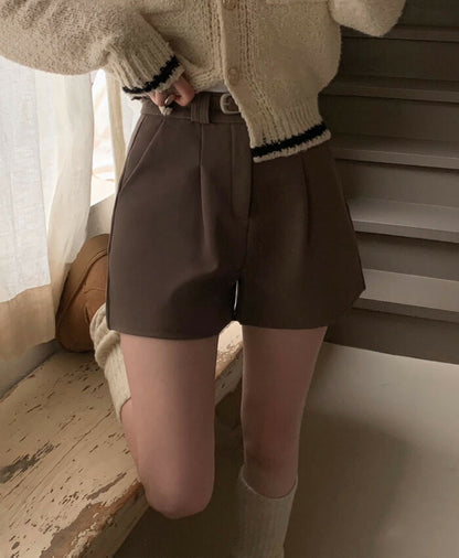 Beidelli(ベイデリ)ベルト付き、クラシックピンタックショートパンツ 冬ショートパンツ 冬 デイリー ベーシック