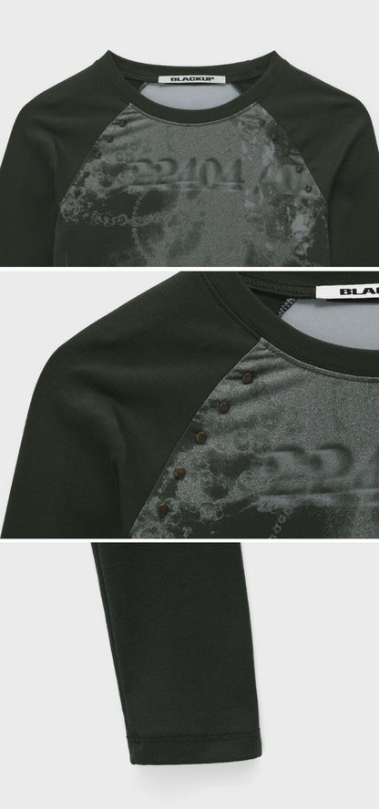 BLACK UP(ブラックアップ)エルニブンプリントラウンド長袖Tシャツ