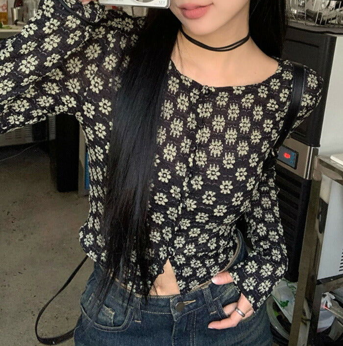KICKSEWING（キックスウィング）コンテックフラワースリムフィットクロップブラウス