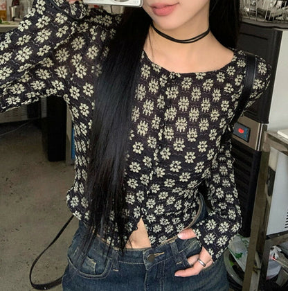 KICKSEWING（キックスウィング）コンテックフラワースリムフィットクロップブラウス