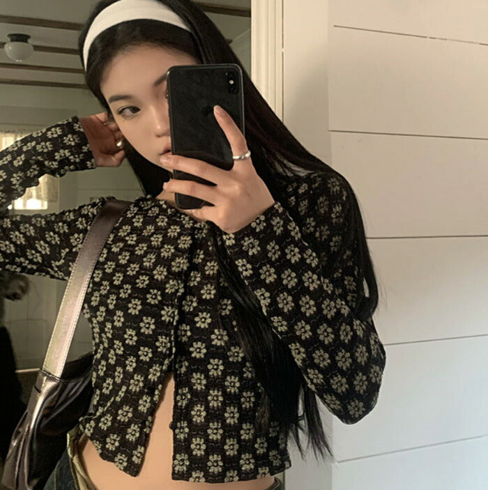 KICKSEWING（キックスウィング）コンテックフラワースリムフィットクロップブラウス