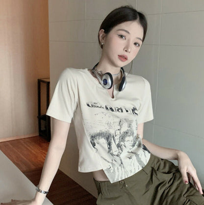 KICKSEWING（キックスウィング）プリンティングアシンメトリークロップTシャツ