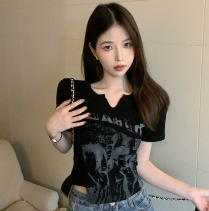 KICKSEWING（キックスウィング）プリンティングアシンメトリークロップTシャツ