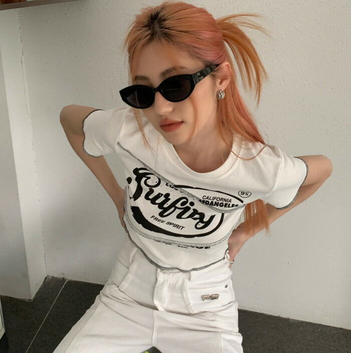 KICKSEWING（キックスウィング）ステッチポイントレタリングクロップTシャツ