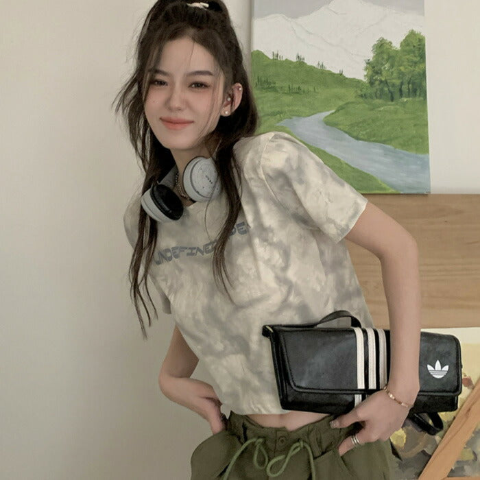 KICKSEWING（キックスウィング）タイダイ柄クロップレタリング Tシャツ