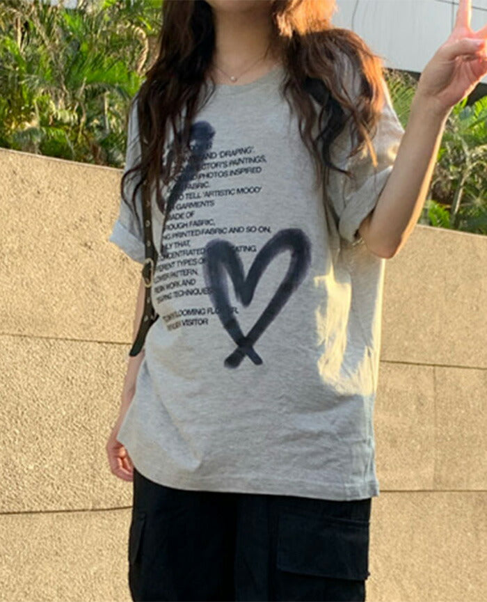KICKSEWING（キックスウィング）モードレタリングハートルーズフィットTシャツ
